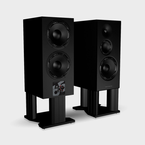 clc65_persp-bf_black_grey_2.jpg