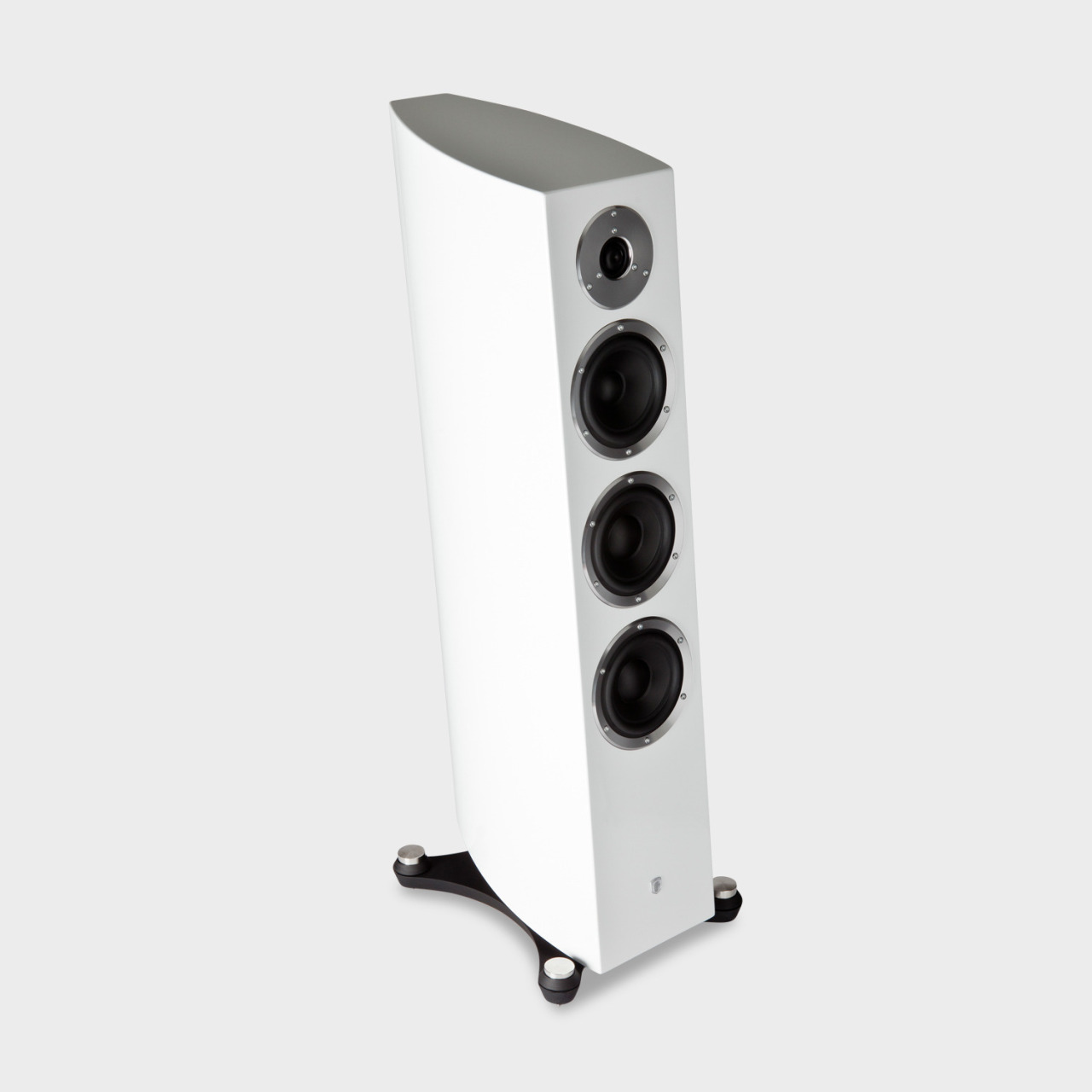 fm-30_persp_white_grey_3.jpg