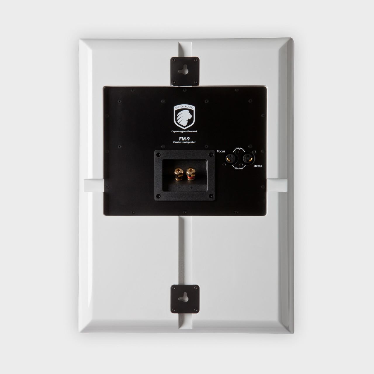 fm-9_back_white_grey.jpg